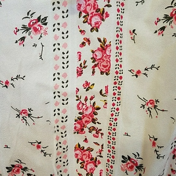 NWT🌸Floral Off the Shoulder Top 3/4 Sleeves - Picture 2 of 8